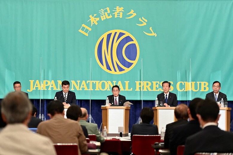 あなたの声を代弁してくれる議員はこの中にいますか（2022年6月21日、参院選前の党首討論）David Mareuil/ REUTERS