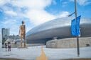 巨大なUFOのような形が特徴的な東大門デザインプラザ（DDP）（撮影＝筆者）