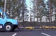 ボストン・ダイナミクスの四足歩行ロボット、10台でトラックを牽引
