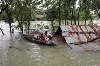 バングラデシュ、近年最悪の季節性洪水で数百万人が孤立