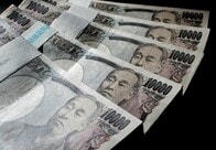 安倍政権、消費増税時の家計負担を大幅軽減　万全強調に「何のための増税か」との声も