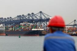 中国輸出、4月は前年比14.1％増に加速　備蓄向け注文が殺到