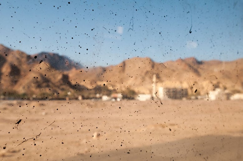 エジプトのカイロから飛行機でチュニジアのジェルバ島、そこからはタクシーでリビアの首都トリポリへ。さらには、トリポリからプロペラ機で砂漠の町シルトへと向かった。シルトは後に、「アラブの春」で逃亡したカダフィが潜伏していたところを見つかり、殺害された町でもある　Joel Carillet-iStock.