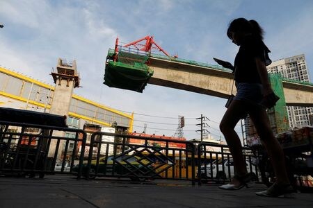 　１月２９日、タイ財務省は、２０２０年の国内総生産（ＧＤＰ）成長率が２．８％になるとの見通しを示し、１０月時点の見通し（３．３％）から下方修正した。軟調な輸出や中国で発生した新型コロナウイルスによる肺炎の感染拡大などを理由に挙げた。写真はバンコクで２０１８年５月撮影（２０２０年　ロイター／SOE ZEYA TUN）