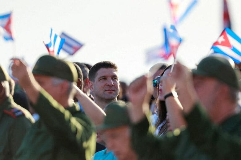 写真中央はラウル・ギジェルモ・ロドリゲス・カストロ氏。5月22日、ハバナで撮影。REUTERS/Norlys Perez