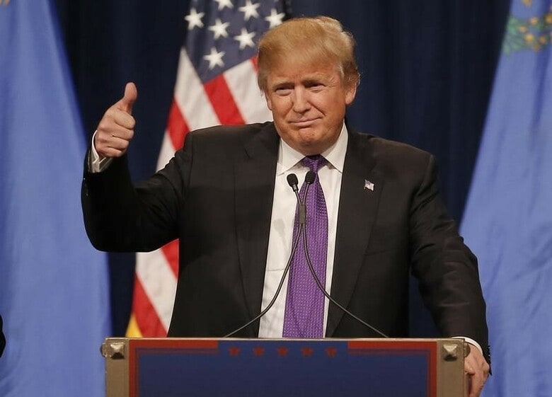 ２月２４日、米大統領選の共和党候補指名争い第４戦となるネバダ州党員集会が２３日に開かれ、不動産王ドナルド・トランプ氏が圧勝。写真は勝利を決めたトランプ氏。２３日撮影（２０１６年　ロイター／Jim Young）