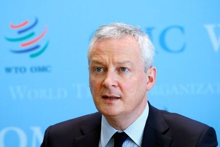 　フランス財務省は２９日、同国にとって戦略的重要性が高いと見なす企業を対象に外資規制を時限的に強化する措置について、今年末の期限を来年末に１年延長すると発表した。写真はルメール仏財務相。ジュネーブで４月撮影。（２０２１年　ロイター/Denis Balibouse）