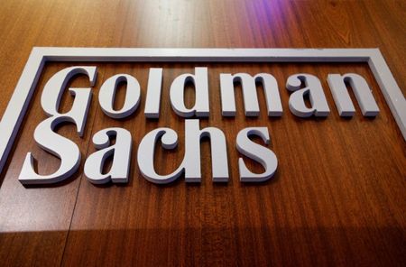 Photo d\'archives du logo Goldman Sachs. /Photo prise le 13 juillet 2021 à New York, Etats-Unis/REUTERS/Brendan McDermid