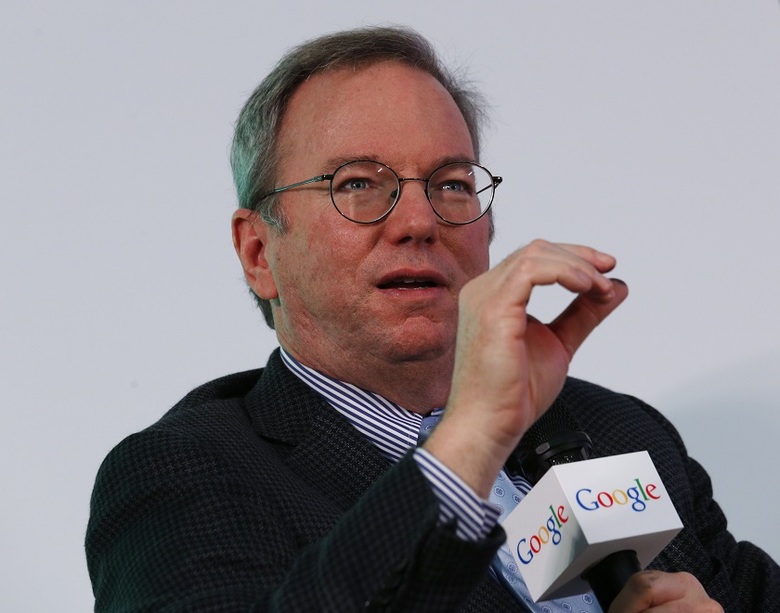 ネットがテロリストの手に落ちないよう行動を、と訴えるシュミット　Bobby Yip-REUTERS