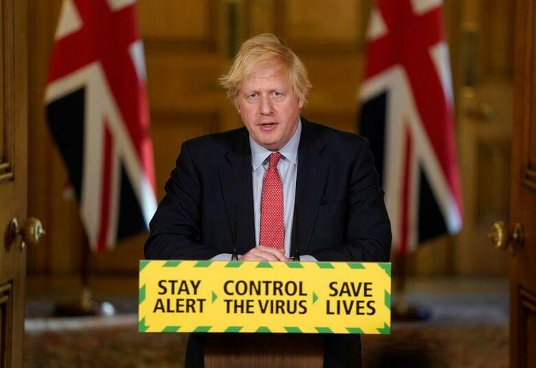 英国で新型コロナウイルス感染症による死者が4万7000人を突破した｡写真は25日、首相官邸で会见するジョンソン首相。提供写真（2020年　ロイター／Andrew Parsons/10 Downing Street）