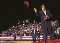 バイデンを苦しめる「三重苦」、トランプ再出馬なら「南北戦争」以来の危機に