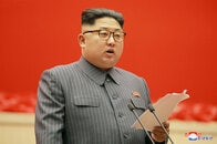 金正恩のお菓子セットが「不味すぎて」発展する北朝鮮の資本主義