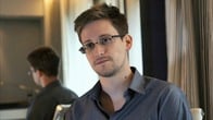 スノーデンが告発に踏み切る姿を記録した間違いなく貴重な映像