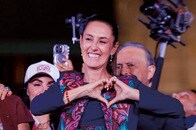 メキシコ初の女性大統領に待ち受ける難題...殺害された候補者や立候補予定者は30人以上の「歴史的選挙」