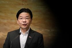 シンガポール、閣僚給与引き上げへ　首相は64％増の285万ドル