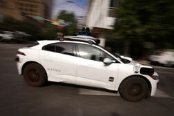 トヨタと米ウェイモ、27年に日本で自動運転タクシー運行　ＥＶ「ｂＺ４Ｘ」で