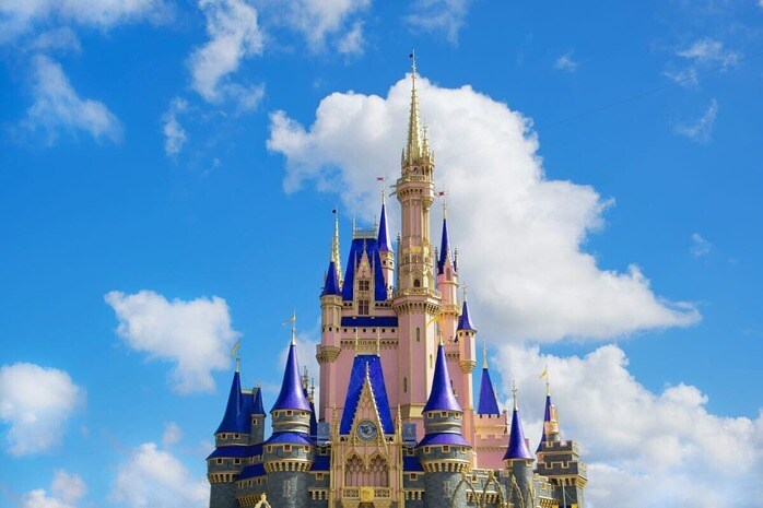 新品未開封☆Disney Traditions ディズニー　プリンセス 城 今こそ「古典的な」ディズニープリンセスに戻るべきでは？結婚観が