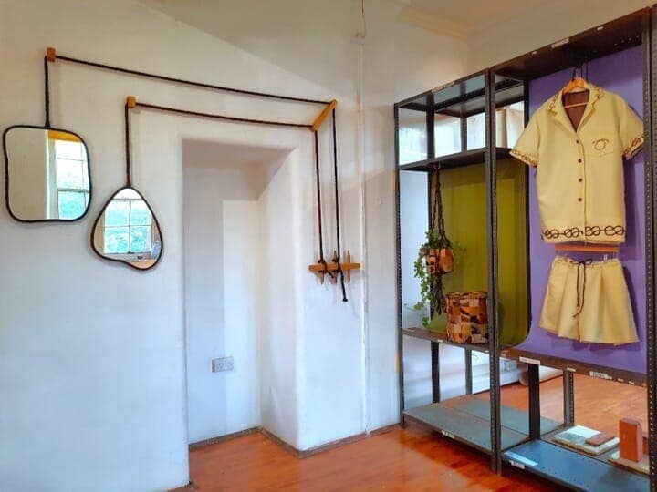 スタジオ・サンネ・ヴィッサーの頭髪製の糸やロープを使った実用品