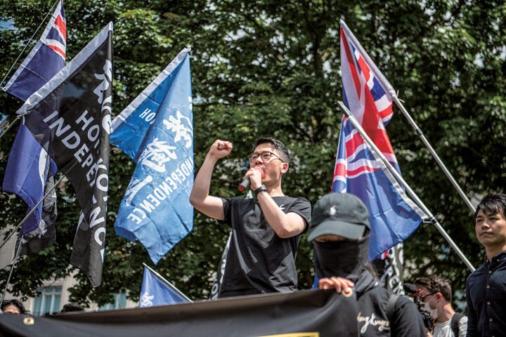 香港の著名活動家だった羅冠聡（ネイサン・ロー）は英国に亡命した今も中国当局から追われる身だ　LAUREL CHOR/GETTY IMAGES