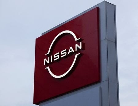 １０月２９日、 日本経済新聞などはまでに、日産自動車がメキシコにある独メルセデス・ベンツとの合弁工場での日産車両の生産を１１月で終了させると報じた。メキシコ市で８月撮影（２０２５年　ロイター/Henry Romero）