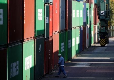 ６月のロイター企業調査で、中国の過剰生産が企業活動に影響しているか質問したところ、影響がある、この先懸念されるとの回答が合わせて５割弱となった。写真は都内で２０１７年３月撮影（２０２４年　ロイター／Issei Kato）
