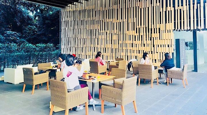 訪日中国人富裕層に人気も高かった隈研吾氏デザインの東大内のカフェ（写真：筆者撮影）