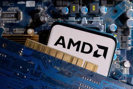 米半導体大手のアドバンスト・マイクロ・デバイセズ（ＡＭＤ）が５月６日発表した２０２５年第２・四半期決算の売上高見通しは約７１億―７７億ドルとなった。２０２３年３月撮影のイメージ写真（２０２５年　ロイター/Dado Ruvic/Illustration）