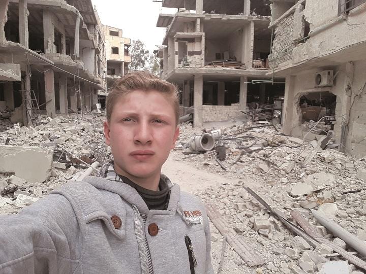 シリア内戦を現場からリポートしていた筆者。当時15歳だった　MUHAMMAD NAJEM
