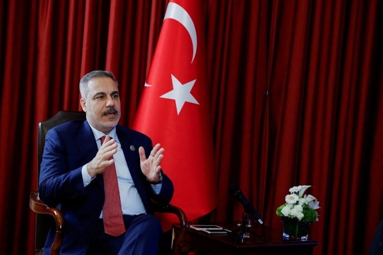 2025年12月6日、カタールのドーハで開催された第23回ドーハフォーラムでロイター通信のインタビューに応じたトルコのハカン・フィダン外相。REUTERS/Ibraheem Abu Mustafa