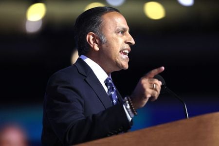 米議会の有力議員２人が２７日、米国で販売された中国スマートフォンメーカー、ワンプラスのデバイスにセキュリティー上の懸念があるかどうかを調査するよう商務省に要請した。写真は２０２４年８月、シカゴで撮影（２０２５年　ロイター/Kevin Wurm）