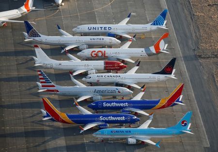 　１月１４日　米航空機大手ボーイングが発表した２０１９年の総受注数は前年比７７％減の２４６機となり、キャンセルや初期受注の変更を反映した純受注数は５４機と昨年の８９３機から大幅に減少した。写真はワシントン州モーゼスレイクの空港に駐機する７３７ＭＡＸ機。昨年９月撮影（２０２０年　ロイター/Lindsey Wasson）