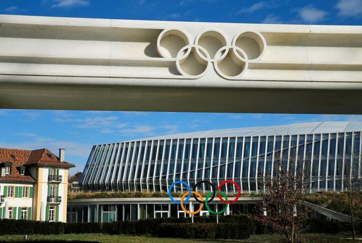 　３月２２日、国際オリンピック委員会は、新型コロナウイルスの感染拡大を受けて緊急理事会を開き、７月２４日に開催予定の２０２０年東京五輪について延期も含めた対策を検討し４週間以内に結論を出すとの声明を発表した。ローザンヌで３月撮影（２０２０年　ロイター／Denis Balibouse）