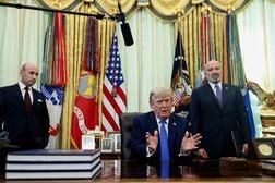 米国務省、子のパスポート申請で親の市民権証明要求へ　出生地主義制限