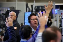 米国株式市場＝続落、ＰＰＩと原油高で利上げ観測強まる