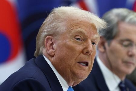　１０月３０日、トランプ米大統領（写真）は国防総省に対し核兵器実験を直ちに開始するよう指示したと明らかにした。韓国・慶州で２９日撮影（２０２５年　ロイター/Evelyn Hockstein）