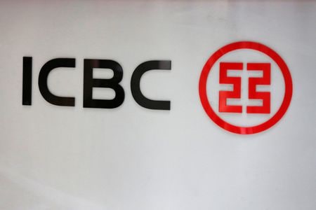米財務省は、中国工商銀行（ＩＣＢＣ）が身代金要求型コンピューターウイルス「ランサムウエア」によるサイバー攻撃を受けた影響で、９日の米国債市場の一部取引に混乱が生じたと明らかにした。写真は同行のロゴ。北京で２０１６年３月撮影（２０２３年　ロイター／Kim Kyung-Hoon）