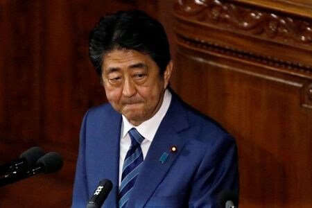 １２月５日、政府は臨時閣議で、事業規模が２６兆円にのぼる経済対策を決定した。写真は安倍首相。国会で２０１８年１０月撮影（２０１９年　ロイター/Toru Hanai）