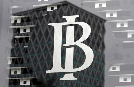 　５月７日、インドネシア中央銀行は為替レートを含め物価の安定で妥協することなく、経済成長を推進することを重視していると述べた。写真は同行のロゴ。２０１６年９月、ジャカルタで撮影（２０２５年　ロイター/Iqro Rinaldi）