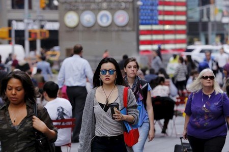 １０月２７日、第３・四半期の米ＧＤＰ速報値は前期比３％増と、市場予想の２．５％増を上回った。写真は２０１６年３月、ニューヨークで撮影（２０１７年　ロイター/Lucas Jackson）