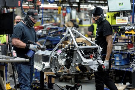 米商務省が２日発表した２０２２年１２月の製造業新規受注は前月比１．８％増と、１１月の１．９％減から回復した。２０２１年６月撮影（２０２３年　ロイター/Dan Koeck）