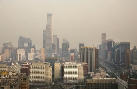 　短期資金を調達するコマーシャルペーパー（ＣＰ）の支払いを常に延滞している中国企業の数は１２月に前月から２６％増えた。不動産開発企業の返済余力が流動性危機によって低下した影響が見られた。北京で２０１８年１２月撮影（２０２２年　ロイター/Jason Lee）