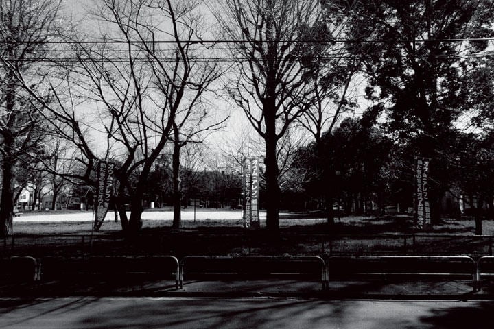 オウム真理教の後継団体アレフの施設の近隣には「オウム（アレフ）断固反対」ののぼりが立つ（足立区）　Photograph by Hajime Kimura for Newsweek Japan