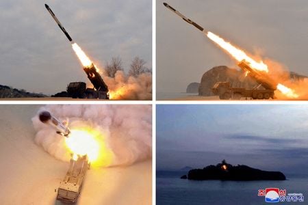 　国連安全保障理事会の北朝鮮制裁委員会傘下の専門家パネルは、北朝鮮が過去１年間に核・弾道ミサイル開発を継続したほか、暗号資産（仮想通貨）交換所へのサイバー攻撃が北朝鮮の重要な収入源になっているとの報告をまとめた。写真は北朝鮮によるものとされるミサイル実験の様子、朝鮮中央通信（ＫＣＮＡ）提供（２０２２年　ロイター）