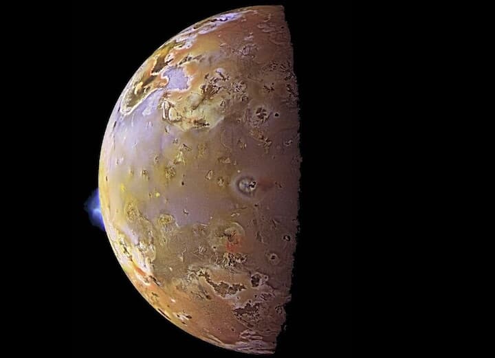活発な火山活動を行う木星の衛星「イオ」　wikimedia