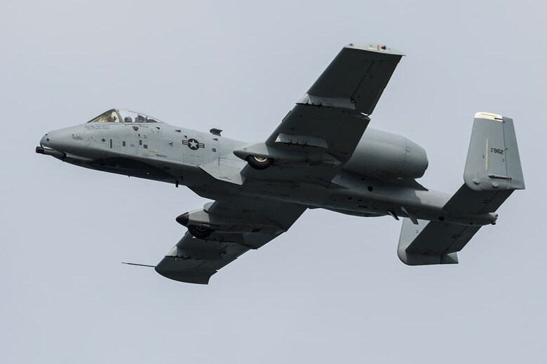 米軍が中東に派遣したのと同型の地上攻撃機A-10（2019年9月、米クリーブランド）　BlueBarronPhoto-Shutterstock