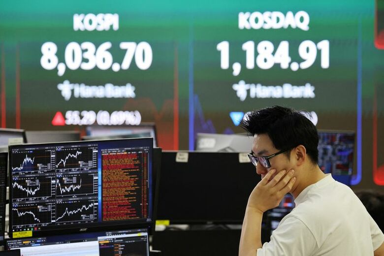 写真は2026年5月15日、ソウルにある銀行のトレーディングルームで撮影。REUTERS/Kim Hong-Ji