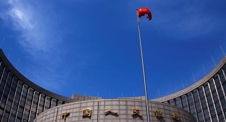 ７月９日、中国は金融自由化を着実に進めていたが、先月から始まった株式市場の急落でそうした歩みが後退している。人民銀、北京で昨年５月撮影（２０１５年　ロイター／Petar Kujundzic）