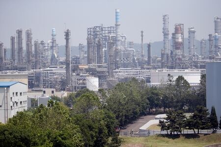 　韓国統計局が１１月３０日発表した１０月の鉱工業生産指数は、季節調整済みで前月比３．５％低下した。仁川で２０１６年５月撮影（２０２３年　ロイター／Kim Hong-Ji）