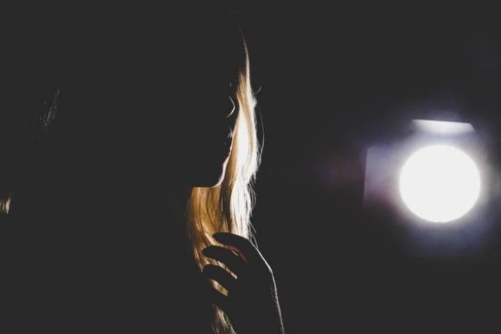 モデルに「前貸し」することを明確に伝えないモデル事務所も　Alpgiray Kelem-iStock