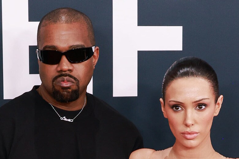 第67回グラミー賞授賞式のレッドカーペットに登場したカニエ・ウェストとビアンカ・センソリ（2月2日、ロサンゼルス）　Elyse Jankowski/Sipa USA via Reuters Connect